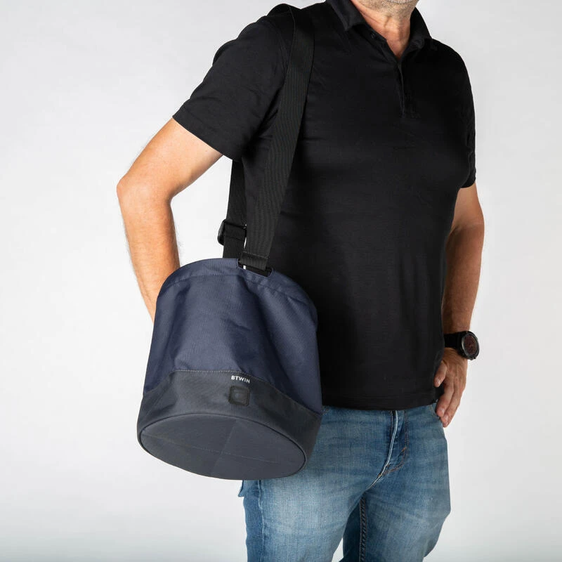BTWIN PANIER VÉLO PLIANT COMPACTABLE BLEU 10L AVEC SANGLE DE PORTAGE EPAULE 10 BTWIN PANIER VÉLO PLIANT COMPACTABLE BLEU 10L AVEC SANGLE DE PORTAGE EPAULE – Image 8