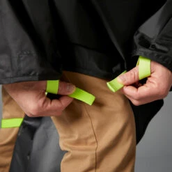 BTWIN PONCHO PLUIE VISIBILITE JOUR VELO VILLE 120 NOIR JAUNE FLUO 16 BTWIN PONCHO PLUIE VISIBILITE JOUR VELO VILLE 120 NOIR JAUNE FLUO -Vélorbain Magasin poncho pluie visibilite jour velo ville 120 noir jaune fluo 4