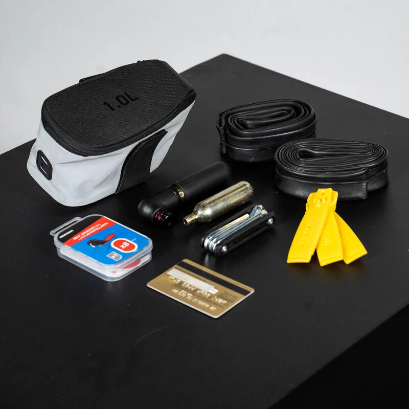 Riverside SACOCHE DE SELLE EASY L 1L RÉFLÉCHISSANTE 5 Riverside SACOCHE DE SELLE EASY L 1L RÉFLÉCHISSANTE – Image 3