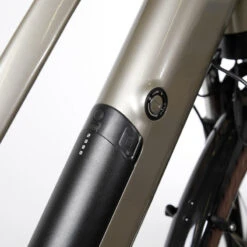 Seconde Vie - VÉLO VILLE ÉLECTRIQUE - BICYKLET CAMILLE - BEIGE - TRÈS BON